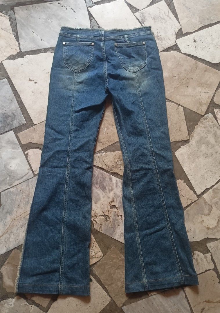 YUSE DENIM FLARE/Y2K INSPIRED (Category: Jeans) located in Cagayan de Oro. Submitted by amenfitt (Listing ID 1470523622, Image 2). Description: YUSE DENIM FLARE/Y2K INSPIRED W 30 L 40 OPEN LEG 10 EXCELLENT CONDITION COLOR RATE 10/10 MADE IN KOREA ISSUE: NONE.