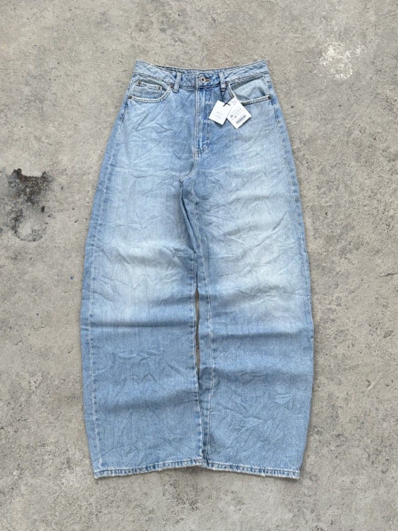 Zara baggy fit jeans (Category: Jeans) located in Davao. Submitted by boss_kel (Listing ID 1470461755, Image 1). Description: 28-29 waistline 43 lenght 13 thigh 10 hem.
