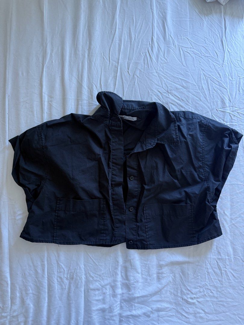 Zara Black Cropped Polo (Category: Blouses) located in Manila. Submitted by dalmideclutters (Listing ID 1470454848, Image 1). Description: .
