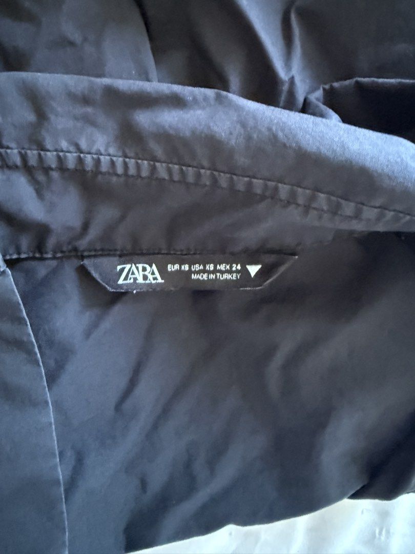 Zara Black Cropped Polo (Category: Blouses) located in Manila. Submitted by dalmideclutters (Listing ID 1470454848, Image 2). Description: .