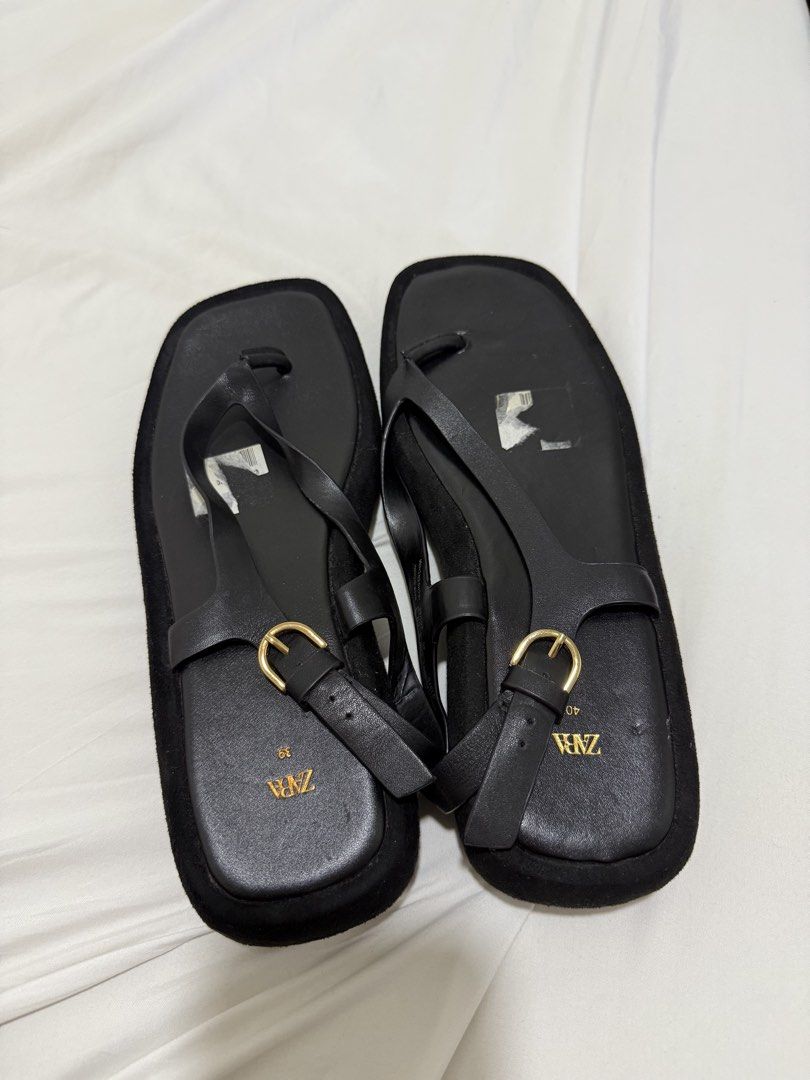 ZARA Black Platform Thong Sandals (Category: Flats & Sandals) located in Manila. Submitted by mlemorlyn55214 (Listing ID 1470354809, Image 1). Description: Different size on tag but same length size 40 25.5 cm .