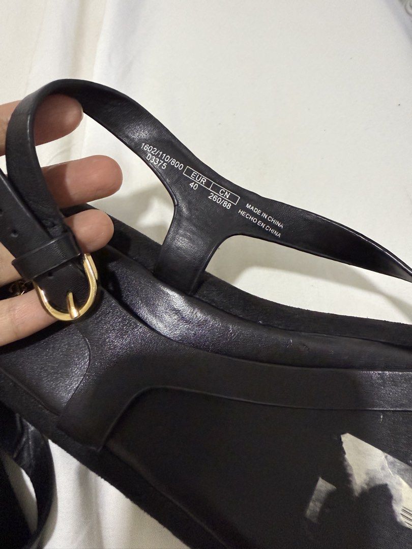 ZARA Black Platform Thong Sandals (Category: Flats & Sandals) located in Manila. Submitted by mlemorlyn55214 (Listing ID 1470354809, Image 2). Description: Different size on tag but same length size 40 25.5 cm .