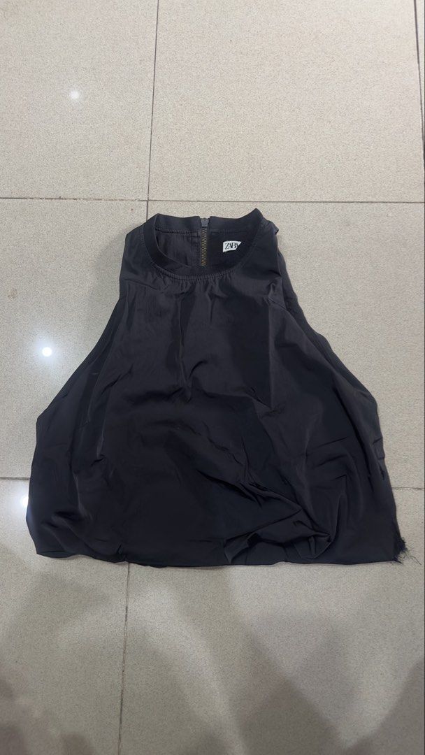 Zara Black Sleeveless Top (Category: Sleeveless) located in Quezon City. Submitted by outyougoph (Listing ID 1470362338, Image 1). Description: may tastas lang sa side, repairable.