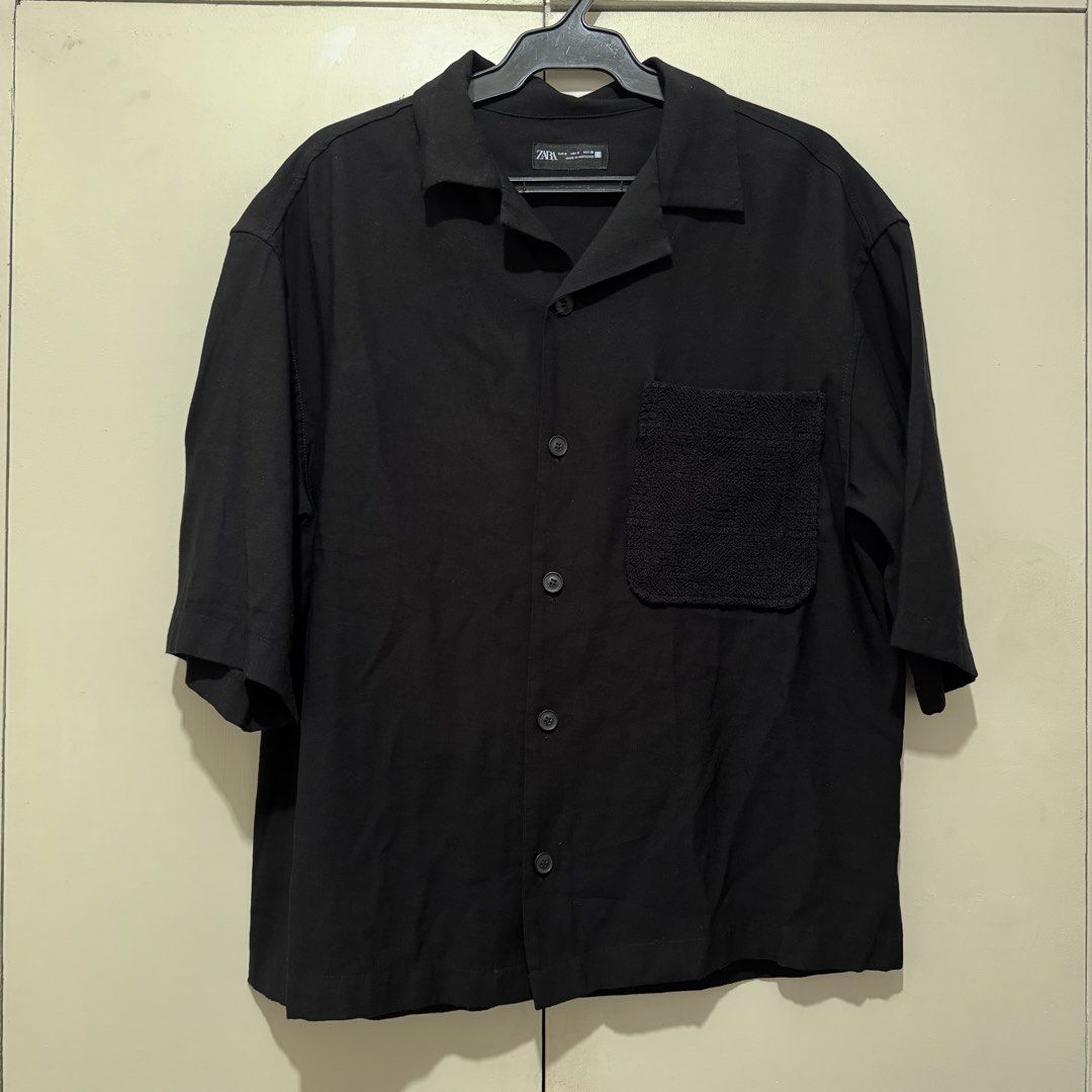 Zara Boxy Style Black Button Down Polo (Category: Formal Shirts) located in Antipolo. Submitted by nicnicbg (Listing ID 1470369018, Image 1). Description: only worn once, mens size small on tag but can fit medium frames.