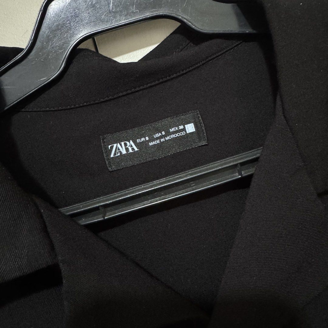 Zara Boxy Style Black Button Down Polo (Category: Formal Shirts) located in Antipolo. Submitted by nicnicbg (Listing ID 1470369018, Image 2). Description: only worn once, mens size small on tag but can fit medium frames.