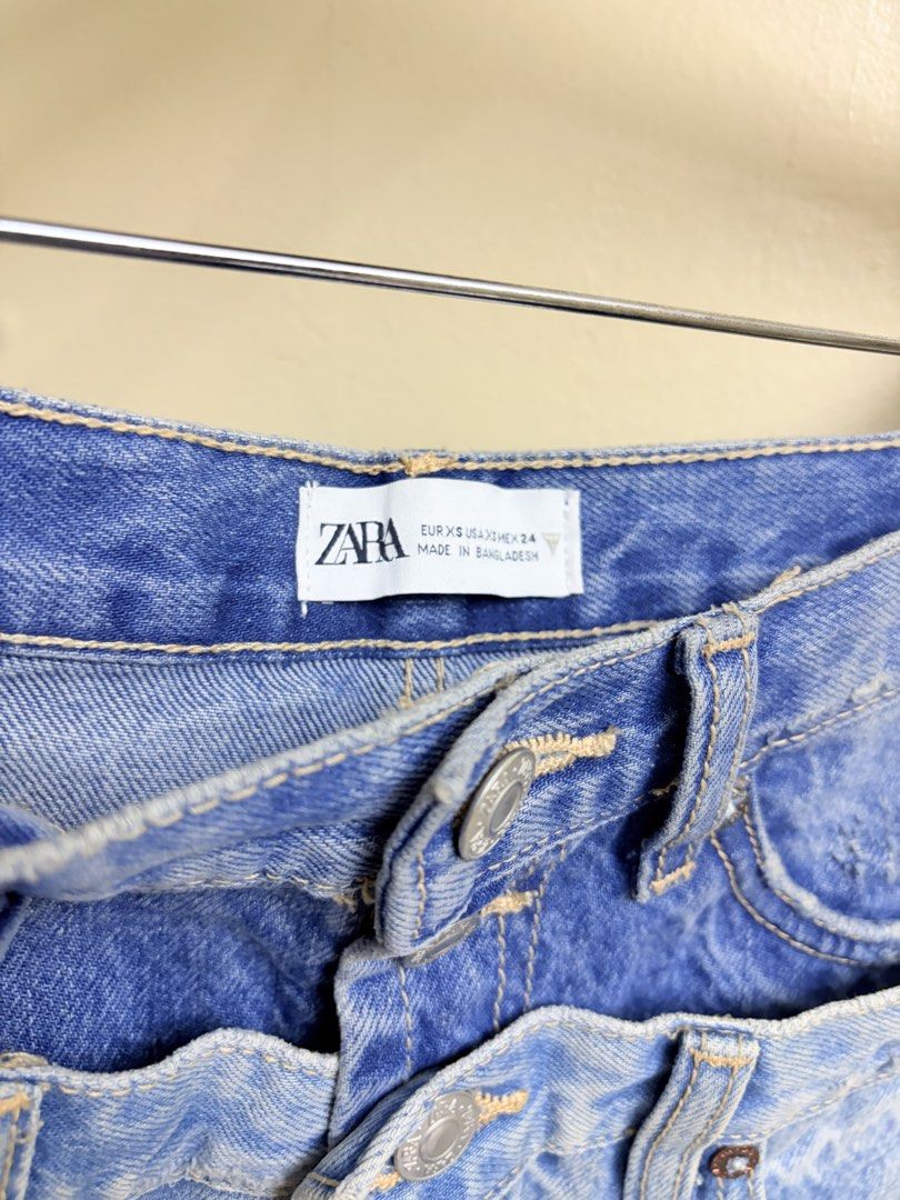 Zara Double Waist Mini Skirt (Category: Skirts) located in Ajuy. Submitted by sothat_ara (Listing ID 1470411605, Image 3). Description: ZARA VIRAL TRF DENIM MINI SKIRT DOUBLE WAIST Small (25-26).