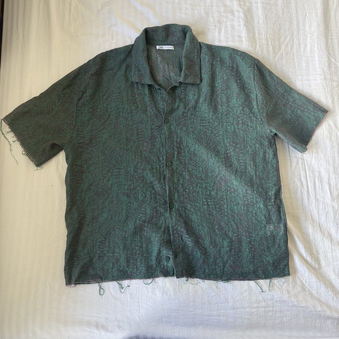 Zara Green Textured Short Sleeve Button Down Shirt (Category: Tshirts & Polo Shirts ) located in Antipolo. Submitted by pldrnmrtnz13 (Listing ID 1470411345, Image 1). Description: Zara Short sleeve button-down shirt Green and purple sheer textured jacquard fabric with raw distressed hems .
