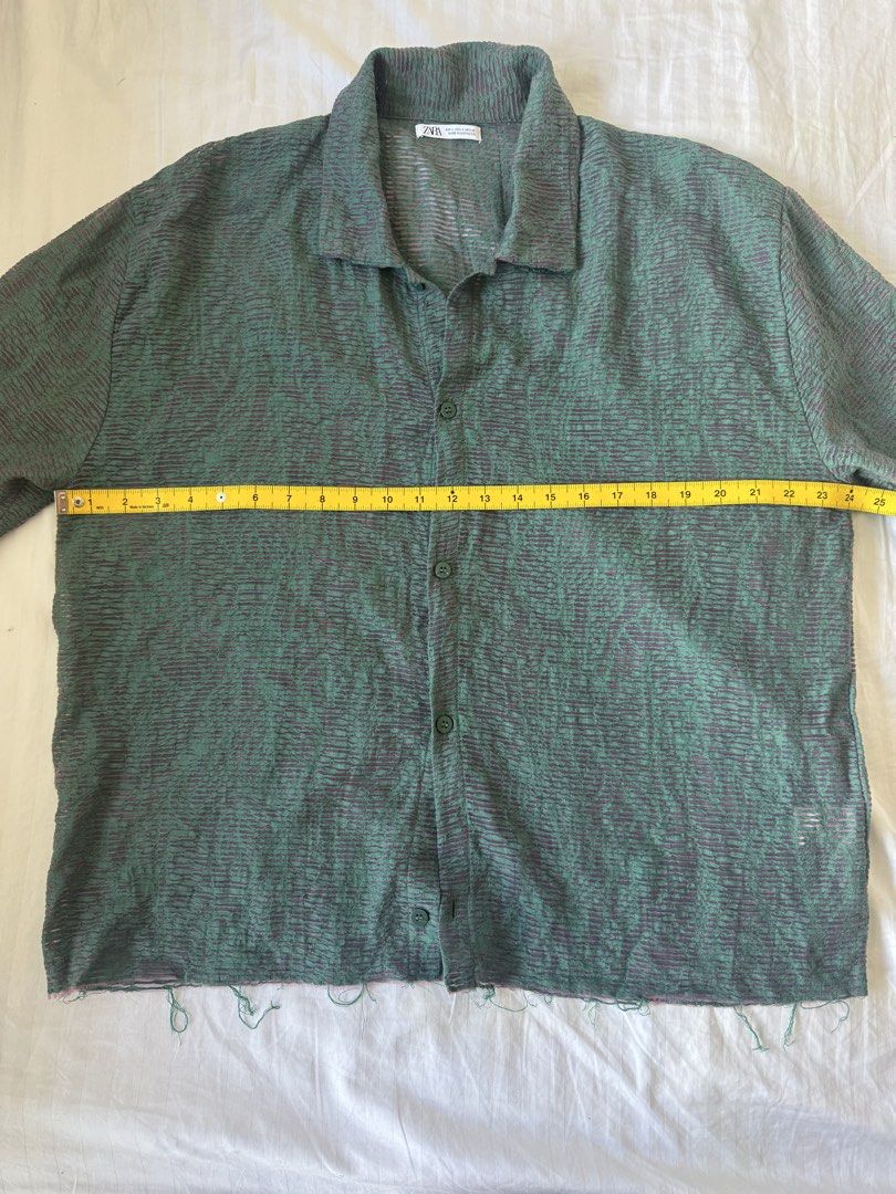 Zara Green Textured Short Sleeve Button Down Shirt (Category: Tshirts & Polo Shirts ) located in Antipolo. Submitted by pldrnmrtnz13 (Listing ID 1470411345, Image 2). Description: Zara Short sleeve button-down shirt Green and purple sheer textured jacquard fabric with raw distressed hems .