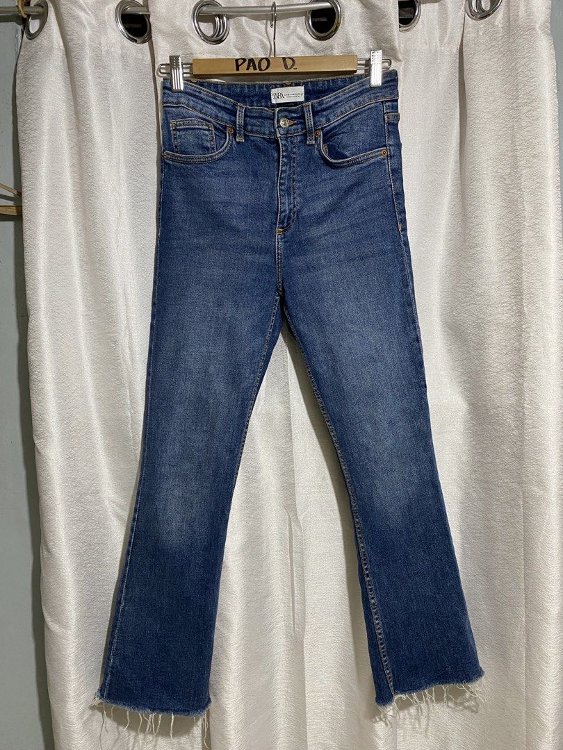 Zara high-waisted flare/bootcut denim jeans (Category: Jeans) located in Davao. Submitted by VapenDrip (Listing ID 1470464375, Image 1). Description: Zara high-waisted flare/bootcut denim jeans Waist 27-30 when stretch Length 36.5 Thigh 8.5 Hem 7.5 Stretchable Excellet to new condition 600+sf.