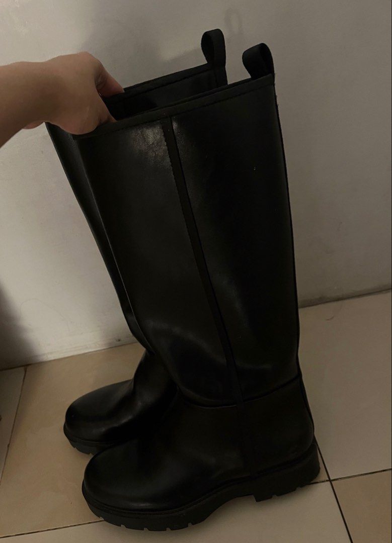 Zara Knee High Boots (Category: Boots) located in Lipa City. Submitted by missyswiftie (Listing ID 1470509310, Image 2). Description: Worn once for a concert Size 37 , comfy !!! .