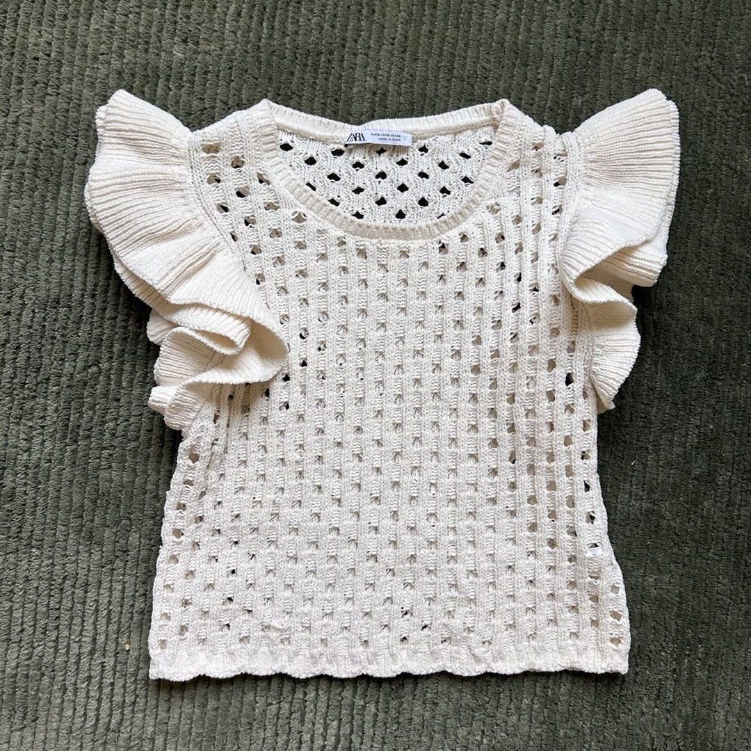 ZARA Knit Ruffled Sleeve Top (Category: Blouses) located in Paranaque City. Submitted by marella_soriente (Listing ID 1470369165, Image 3). Description: Decluttering my wardrobe! ✔ Full-Payment via BPI, Gcash or Maya (First Payment Basis) ✔️Delivery fee will be shouldered by the buyer ✔ Location: Parañaque ‼️Manage your expectations ‼️ No Return No Exchange 📲 MESSAGE ME FOR ORDERS AND INQUIRIES.