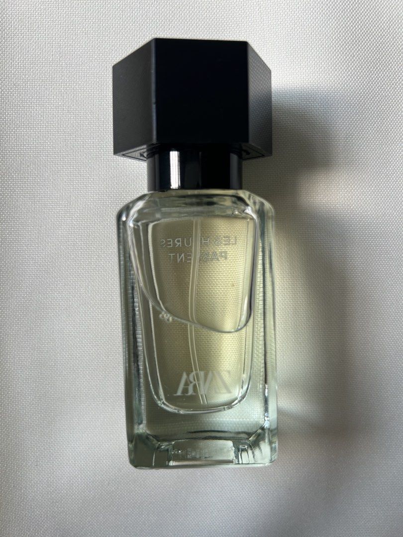 Zara Les Heures Passent Perfume (Category: Fragrance & Deodorants) located in Manila. Submitted by bunnbuzz (Listing ID 1470490111, Image 3). Description: ✨ ZARA Les Heures Passent Perfume ✨ - Authentic Zara Les Heures Passent fragrance - Standard size clear glass bottle with a sleek black hexagonal cap - Condition: Mostly full, clean label, and spray nozzle works perfectly - Fresh and versatile scent, ideal for everyday use - Meetups available, 