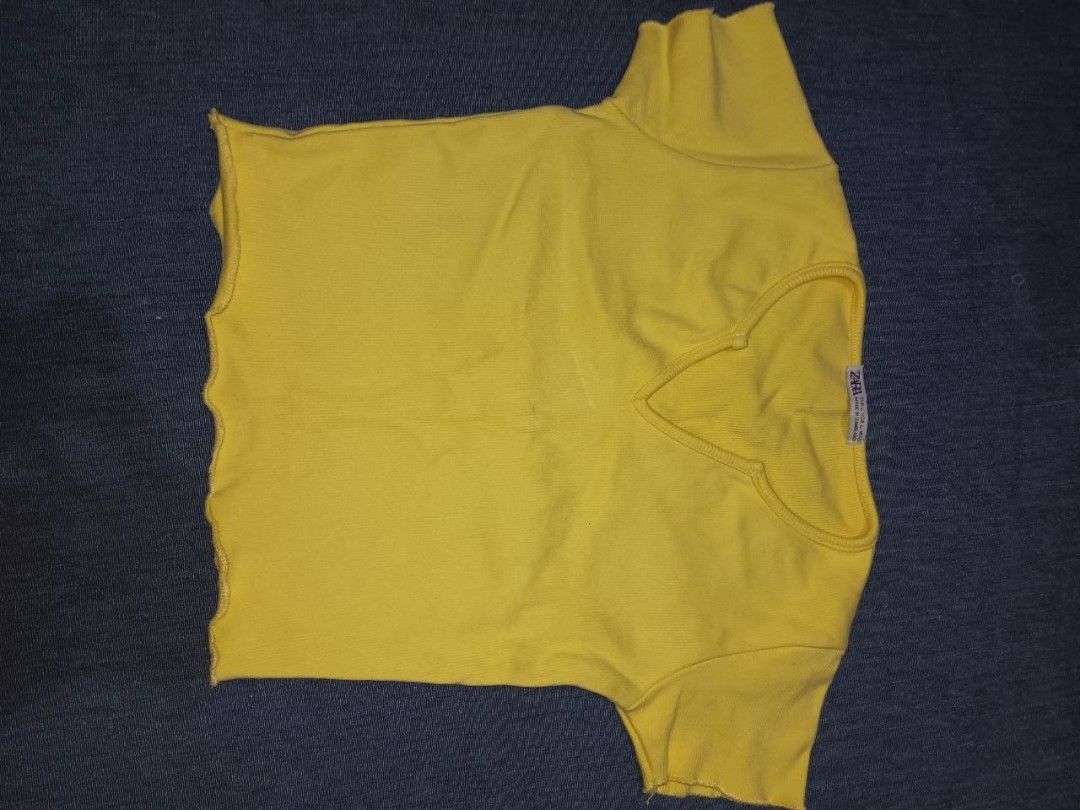 ZARA Lettuce-edge ribbed V-neck crop top (Category: Others Tops) located in Manila. Submitted by superdex29 (Listing ID 1470447068, Image 1). Description: SIZE: 13×15 ‎USED BUT NOT ABUSE ‎RFS : NEED FUNDS ‎.