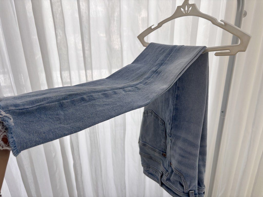 ZARA light wash blue denim jeans (Category: Jeans) located in Manila. Submitted by gothclaudia (Listing ID 1470393995, Image 1). Description: RFS: don't wear these anymore! - light wash blue denim jeans with straight leg fit - EUR 34, USA 2, MEX 24 - loooved these jeans! great everyday basic, perfect to pair with basic shirts and sneakers.