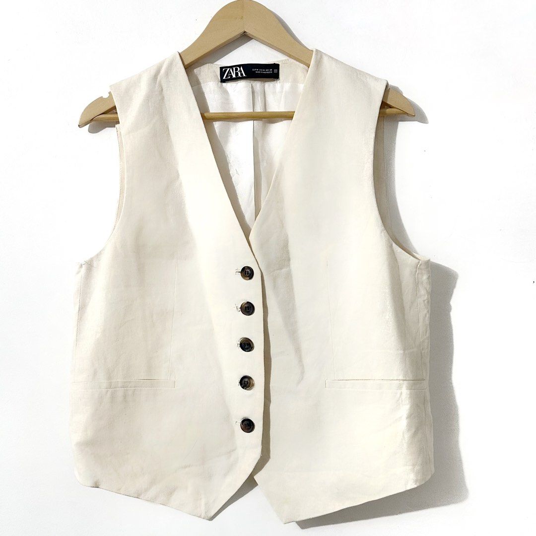 Zara Line Vest Coat (Category: Coats, Jackets and Outerwear) located in Taguig. Submitted by intransitforyou (Listing ID 1470425879, Image 1). Description: 3 items Free sf Via J&t .