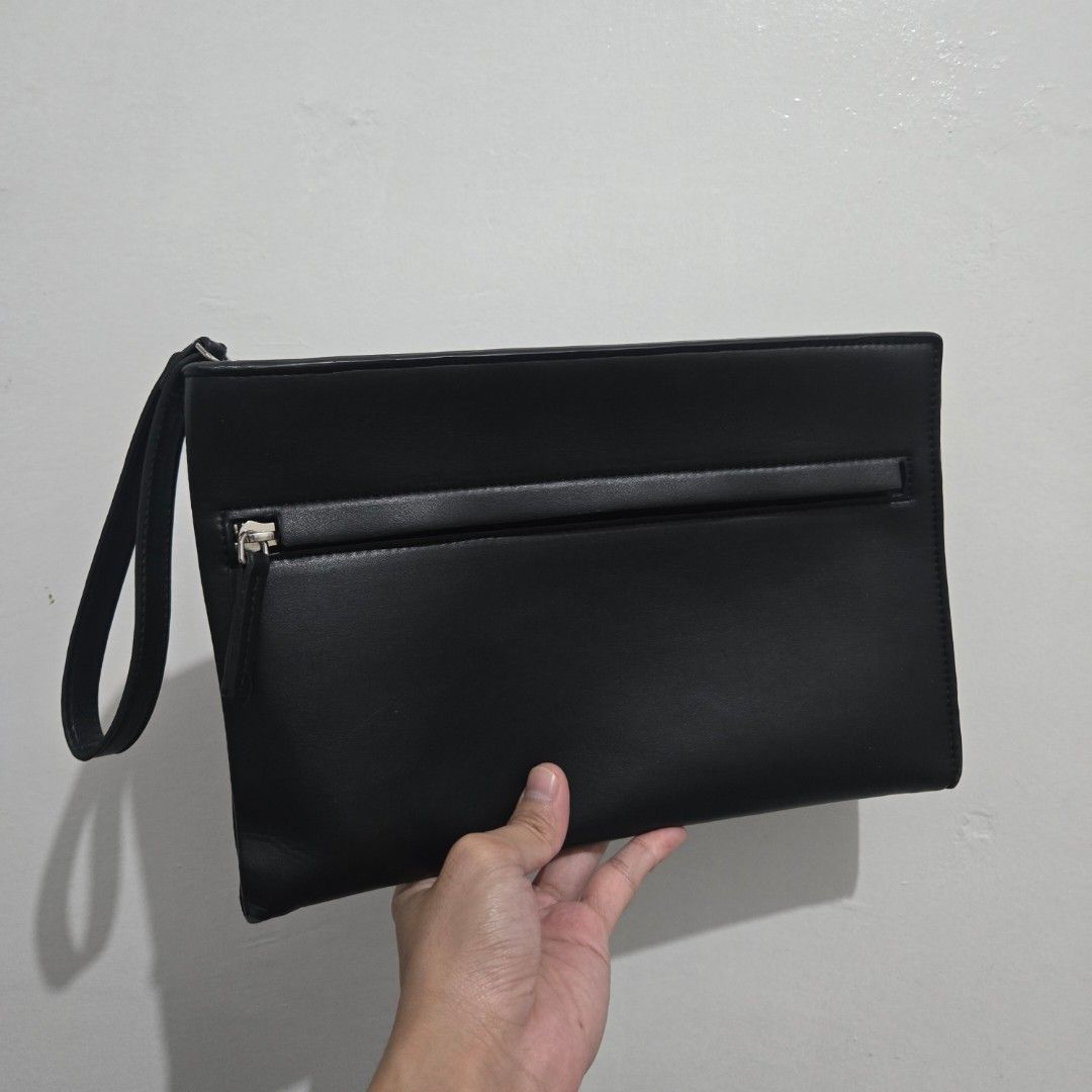 Zara Men Clutch Bag (Category: Belt bags, Clutches and Pouches) located in Quezon City. Submitted by flipandfind (Listing ID 1470489904, Image 1). Description: .