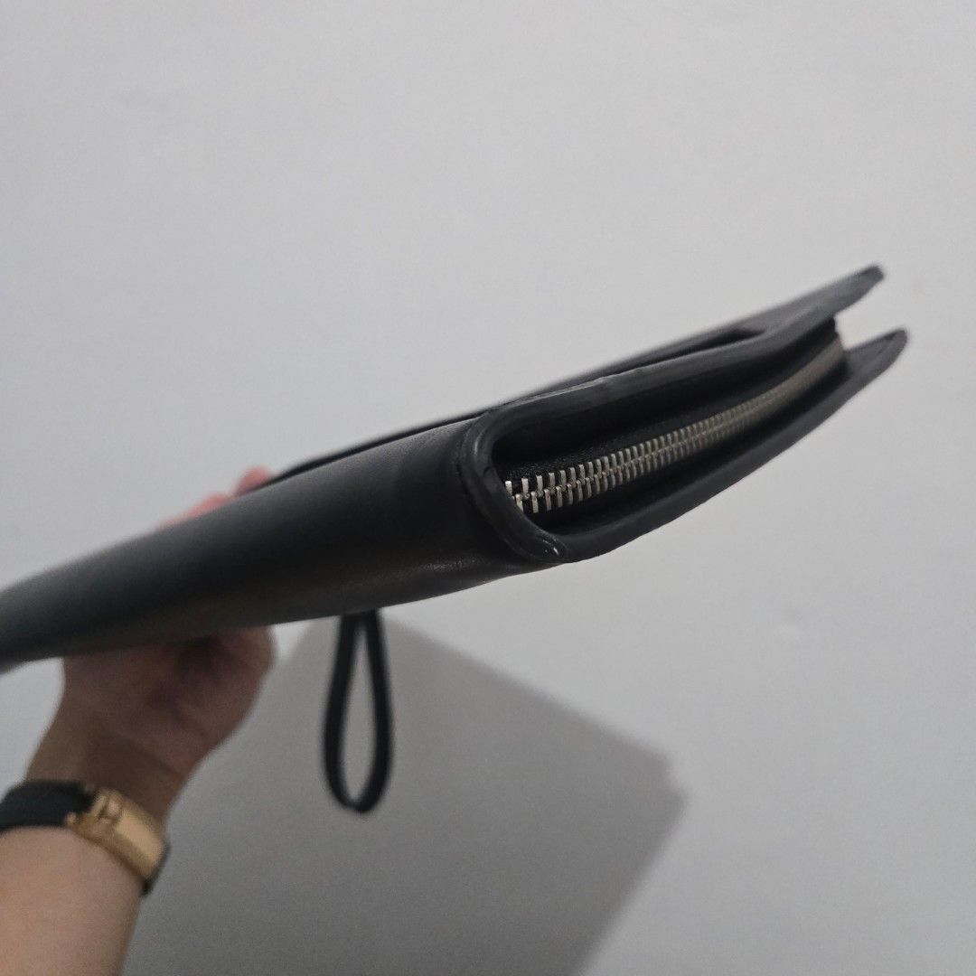 Zara Men Clutch Bag (Category: Belt bags, Clutches and Pouches) located in Quezon City. Submitted by flipandfind (Listing ID 1470489904, Image 3). Description: .