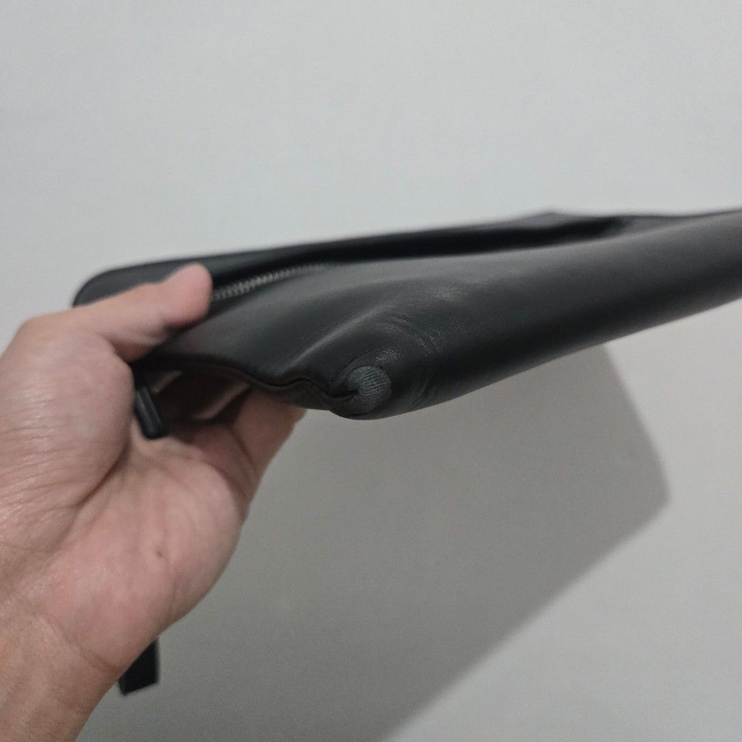 Zara Men Clutch Bag (Category: Belt bags, Clutches and Pouches) located in Quezon City. Submitted by flipandfind (Listing ID 1470489904, Image 2). Description: .