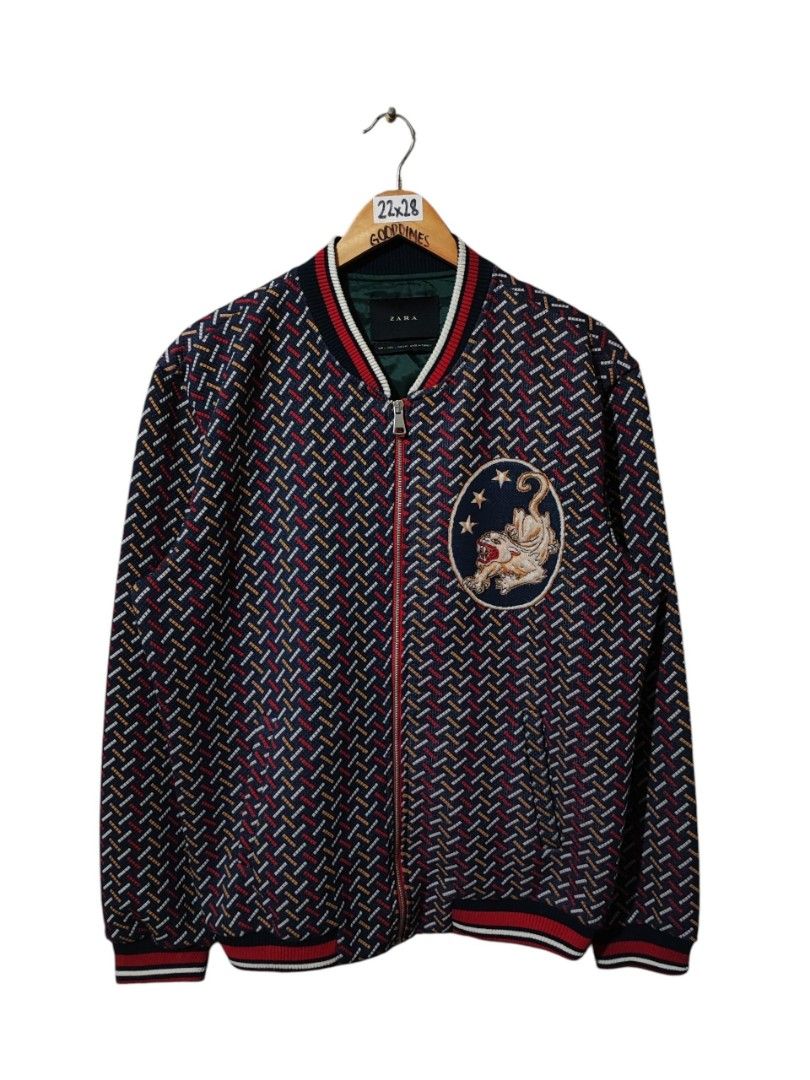 ZARA MEN'S JACQUARD BLOUSONS BOMBER JACKET (Category: Coats, Jackets and Outerwear) located in Iloilo. Submitted by gooddimes (Listing ID 1470504288, Image 1). Description: Zara Men's Jacquard Blouson Bomber Jacket Authentic Embroidered Graphics Size on tag: Large Dimes: 22x28L Issue/s: None Color rate: 10/10 Like new ondition ₱2,499 +sf Reminders: - All items are thrifted, please manage your expectations - Color may vary due to lighting - Please