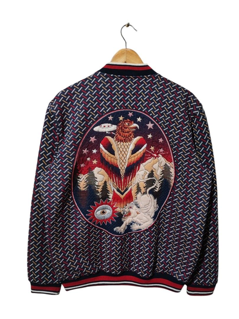 ZARA MEN'S JACQUARD BLOUSONS BOMBER JACKET (Category: Coats, Jackets and Outerwear) located in Iloilo. Submitted by gooddimes (Listing ID 1470504288, Image 2). Description: Zara Men's Jacquard Blouson Bomber Jacket Authentic Embroidered Graphics Size on tag: Large Dimes: 22x28L Issue/s: None Color rate: 10/10 Like new ondition ₱2,499 +sf Reminders: - All items are thrifted, please manage your expectations - Color may vary due to lighting - Please