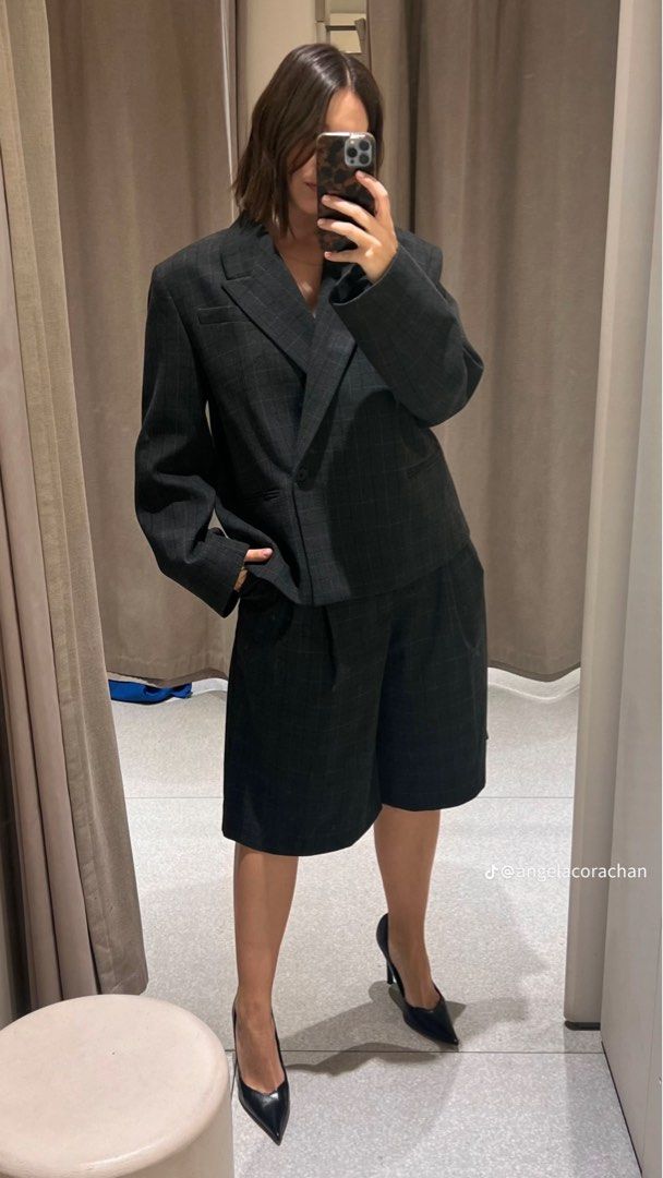Zara oversized cropped blazer (Category: Coats, Jackets and Outerwear) located in Manila. Submitted by mazhktis.ndhdjssj79 (Listing ID 1470400054, Image 1). Description: srp5k+ Tagged XS, fits XS to Med Super nice nito.