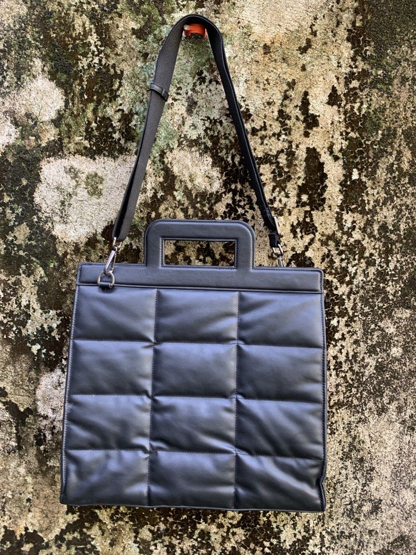 Zara Quilted Shopper Tote Bag (Category: Tote Bags) located in Dalaguete. Submitted by offrack.ph (Listing ID 1470556519, Image 2). Description: ALMOST GOOD AS BRAND NEW CONDITION ❗️MINIMAL ISSUE ONLY AS SEEN IN THE LAST 2 PICS COLOR RATE 10/10 CAN SHIP VIA J&T✈️.