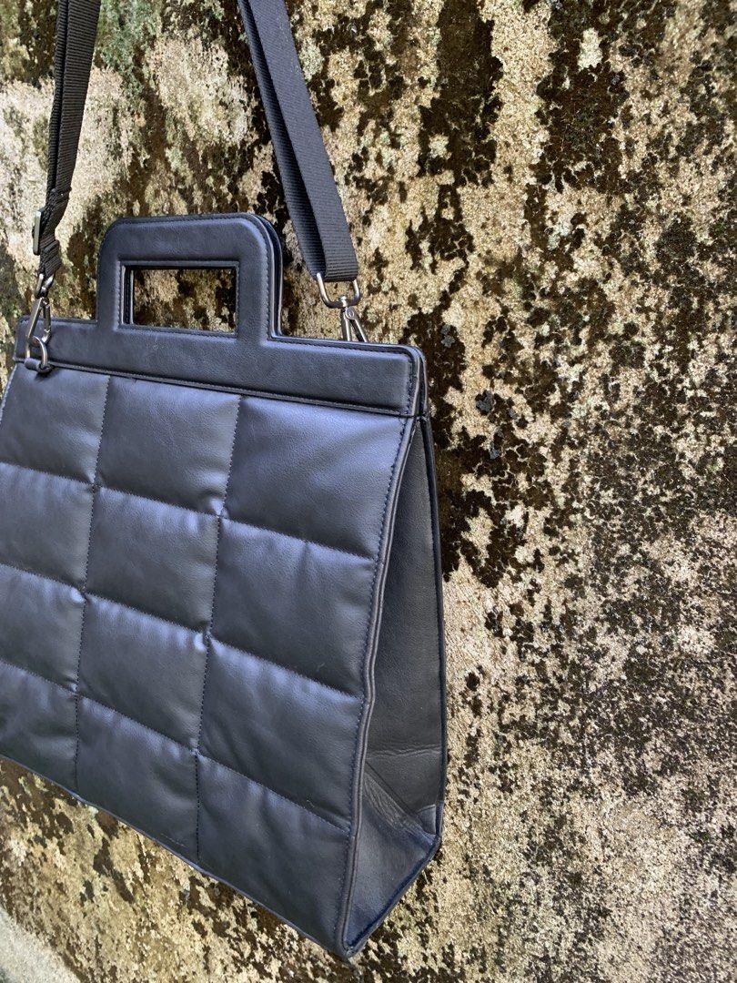 Zara Quilted Shopper Tote Bag (Category: Tote Bags) located in Dalaguete. Submitted by offrack.ph (Listing ID 1470556519, Image 3). Description: ALMOST GOOD AS BRAND NEW CONDITION ❗️MINIMAL ISSUE ONLY AS SEEN IN THE LAST 2 PICS COLOR RATE 10/10 CAN SHIP VIA J&T✈️.