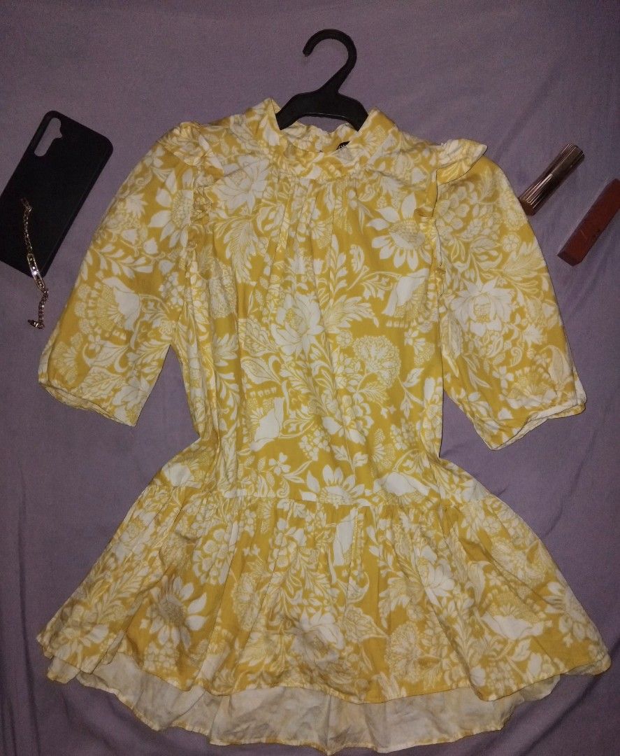 Zara Top (Category: Blouses) located in Manila. Submitted by thriftedgem_ (Listing ID 1470471415, Image 2). Description: .