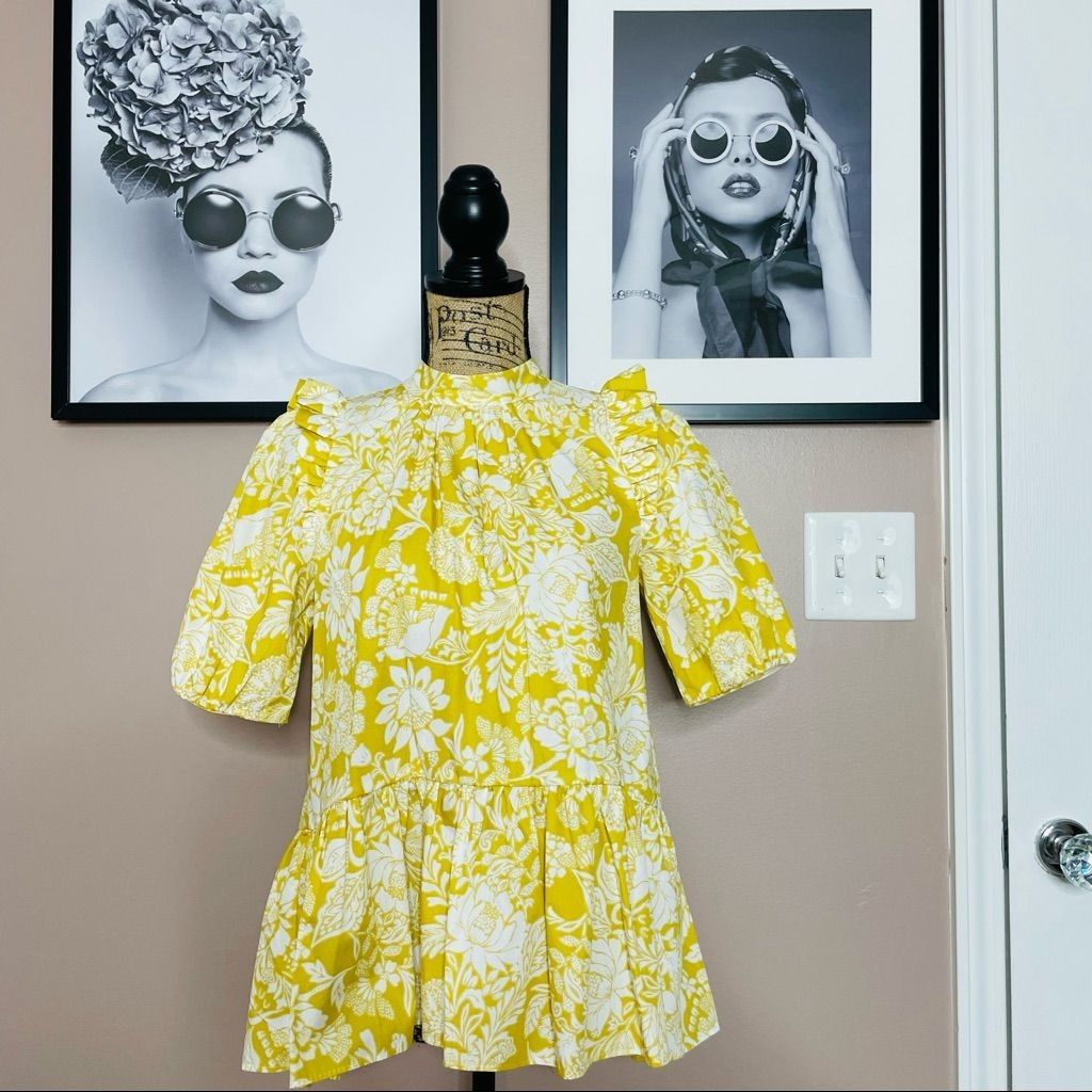 Zara Top (Category: Blouses) located in Manila. Submitted by thriftedgem_ (Listing ID 1470471415, Image 1). Description: .