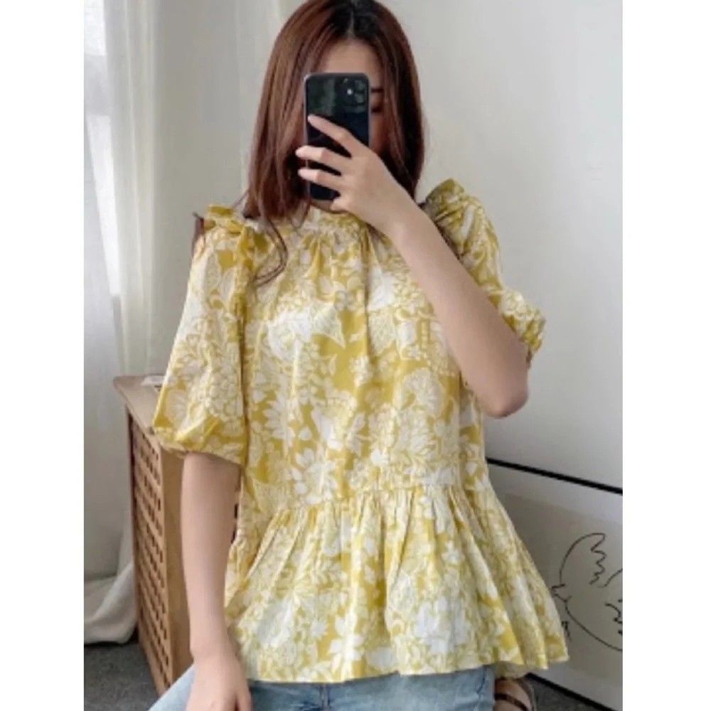 Zara Top (Category: Blouses) located in Manila. Submitted by thriftedgem_ (Listing ID 1470471415, Image 3). Description: .