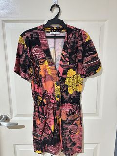 (Category: ) located in . Submitted by ktyyycloset (Listing ID 1470528481, Image 1). Description: .
