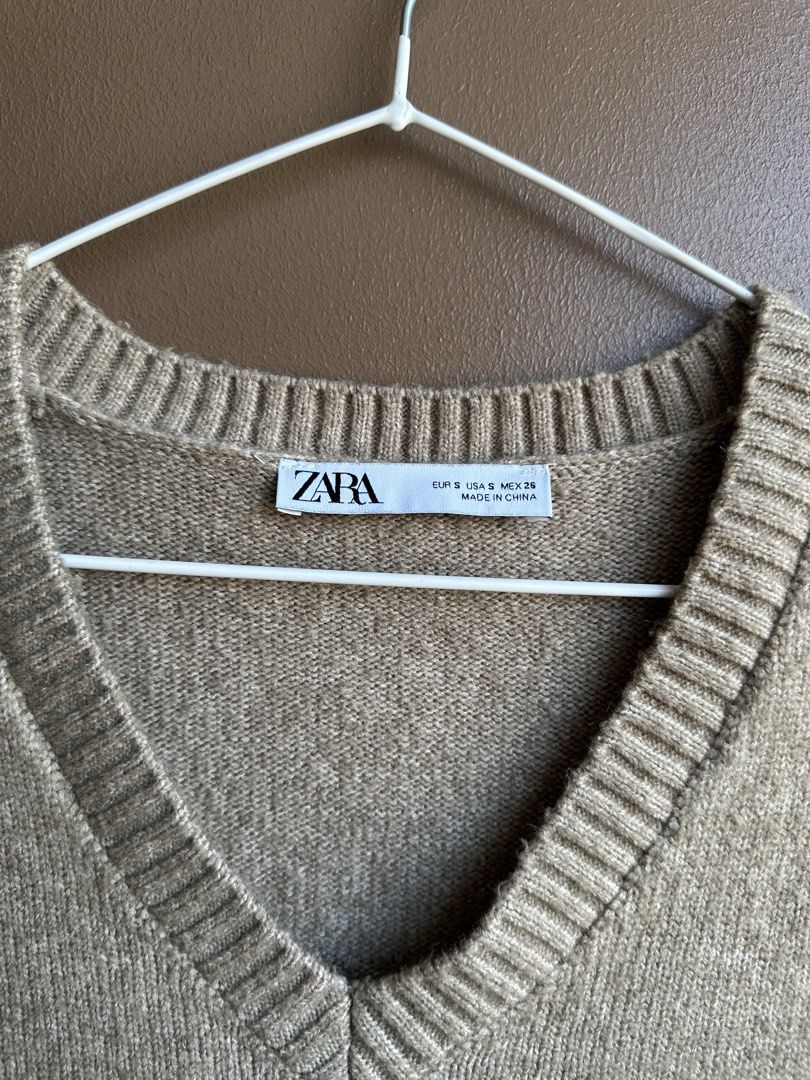 Zara v-neck knitted sweater vest (Category: Sleeveless) located in Pasig City. Submitted by afterglowpreloved (Listing ID 1470462099, Image 3). Description: .