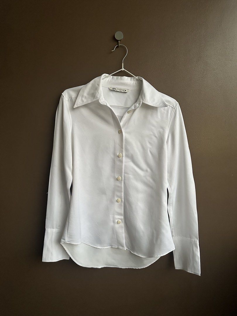 Zara white longsleeves (Category: Longsleeves) located in Pasig City. Submitted by afterglowpreloved (Listing ID 1470463769, Image 1). Description: .