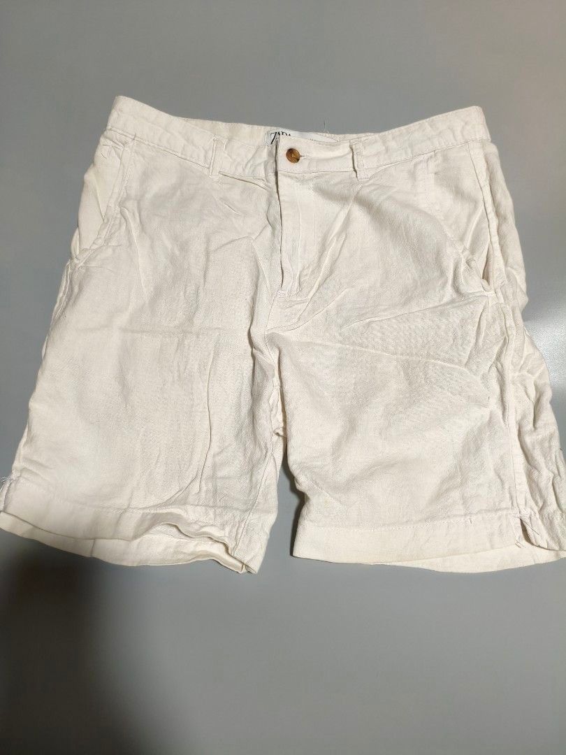 Zara White Shorts (Category: Shorts) located in Pasig City. Submitted by tobyrama (Listing ID 1470537758, Image 1). Description: White shorts from Zara. Features a button closure and pockets. The shorts are made in Bangladesh. The size is EUR 46, USA 46, MEX 36. The shorts have a classic design, suitable for casual wear. ✔️ Brand: Zara ✔️ Design: Beach Shorts ✔️ Color: White ✔️ Size: Waist 32 ✔️ Condition: Almost New ✔️ Dimensions: length: 18 inc