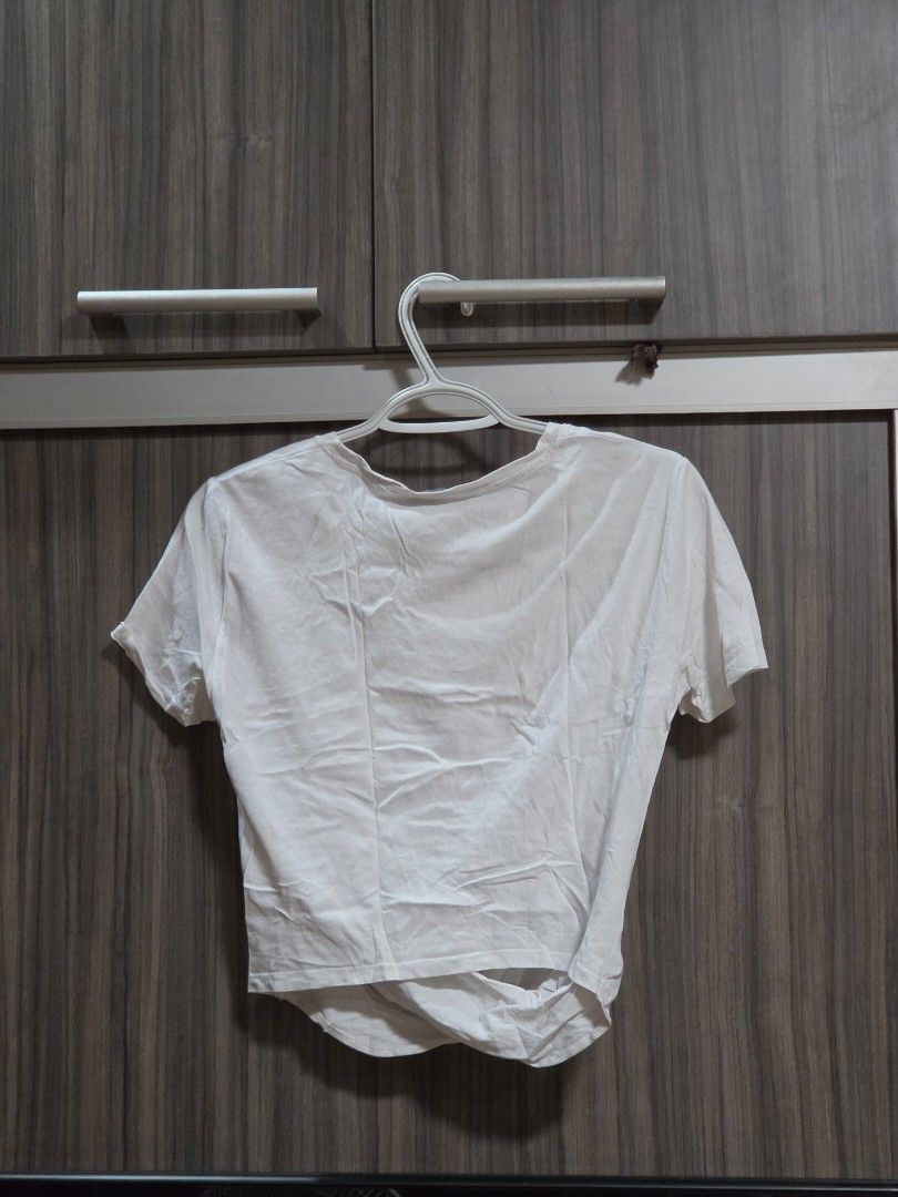 Zara White T Shirt Blouse (Category: Shirts) located in Quezon City. Submitted by snowflakes.specials (Listing ID 1470515895, Image 3). Description: Size S Used.