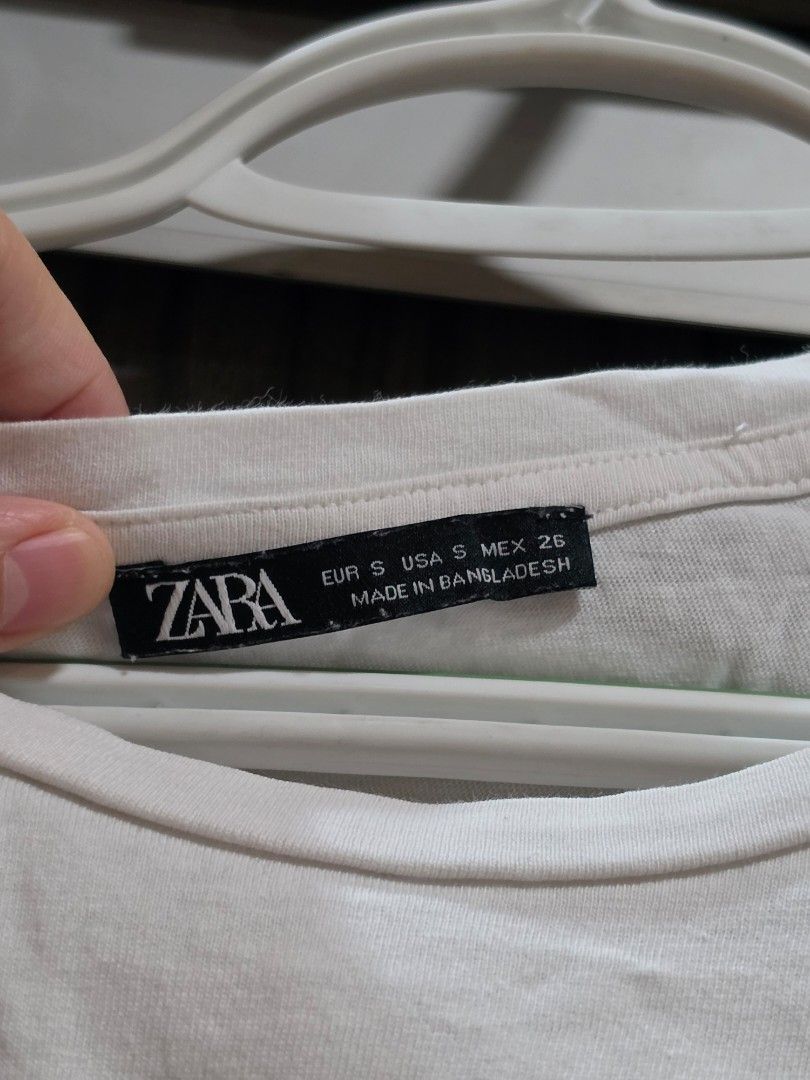 Zara White T Shirt Blouse (Category: Shirts) located in Quezon City. Submitted by snowflakes.specials (Listing ID 1470515895, Image 2). Description: Size S Used.