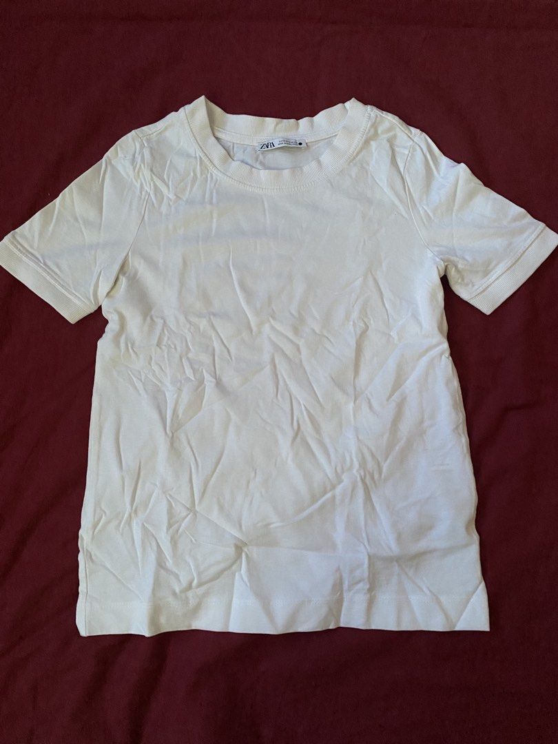 Zara White T-Shirt Size S (Category: Shirts) located in Manila. Submitted by love_mami (Listing ID 1470439583, Image 1). Description: - Condition: 9-10 needs wash since natambak sa cabinet for a long time - Brand: Zara - Color: Plain white - Size: EUR S / USA S / MEX 26 - Material: 100% cotton - Features: Short sleeves, classic crew neck with ribbed collar detailing.