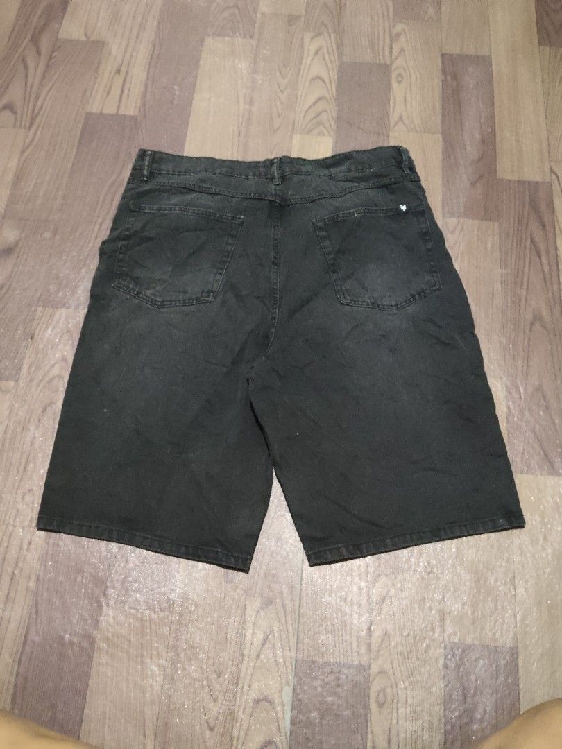 Zoo York Black Denim Shorts (Category: Shorts) located in Mamburao. Submitted by renzocutie (Listing ID 1470519336, Image 2). Description: size 36 length 24 hem 12 - Brand: Zoo York - Color: Black with faded wash - Length: Knee-length - Features: Five-pocket styling, belt loops, button and zip fly closure - Condition: Great casual everyday piece for warm weather.