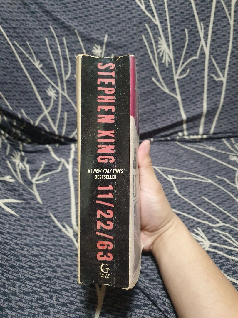 11/22/63 by Stephen King Novel Paperback (Category: Storybooks) located in Bulacan. Submitted by anthony_b01 (Listing ID 1470608466, Image 3). Description: - 11/22/63 by Stephen King - Paperback - 150 pesos only Rfs: Decluttering space Location: SJDM, Bulacan Courier: Lalamove or J&T delivery.