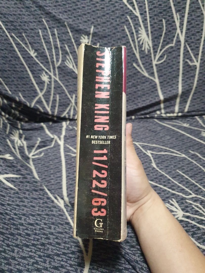 11/22/63 by Stephen King Novel Paperback (Category: Storybooks) located in Bulacan. Submitted by anthony_b01 (Listing ID 1470608466, Image 2). Description: - 11/22/63 by Stephen King - Paperback - 150 pesos only Rfs: Decluttering space Location: SJDM, Bulacan Courier: Lalamove or J&T delivery.
