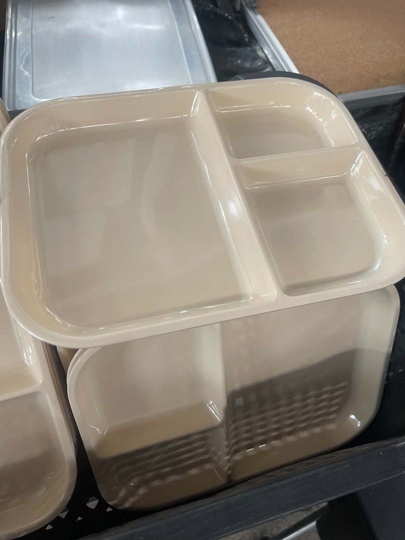 12pcs divided rectangular plate (Category: Dinnerware & Cutlery) located in Makati City. Submitted by xaannee (Listing ID 1470584056, Image 1). Description: Selling set 12pcs divided rectangular plate Beige color 5sets available If per piece, ₱60 each Pick up at makati.