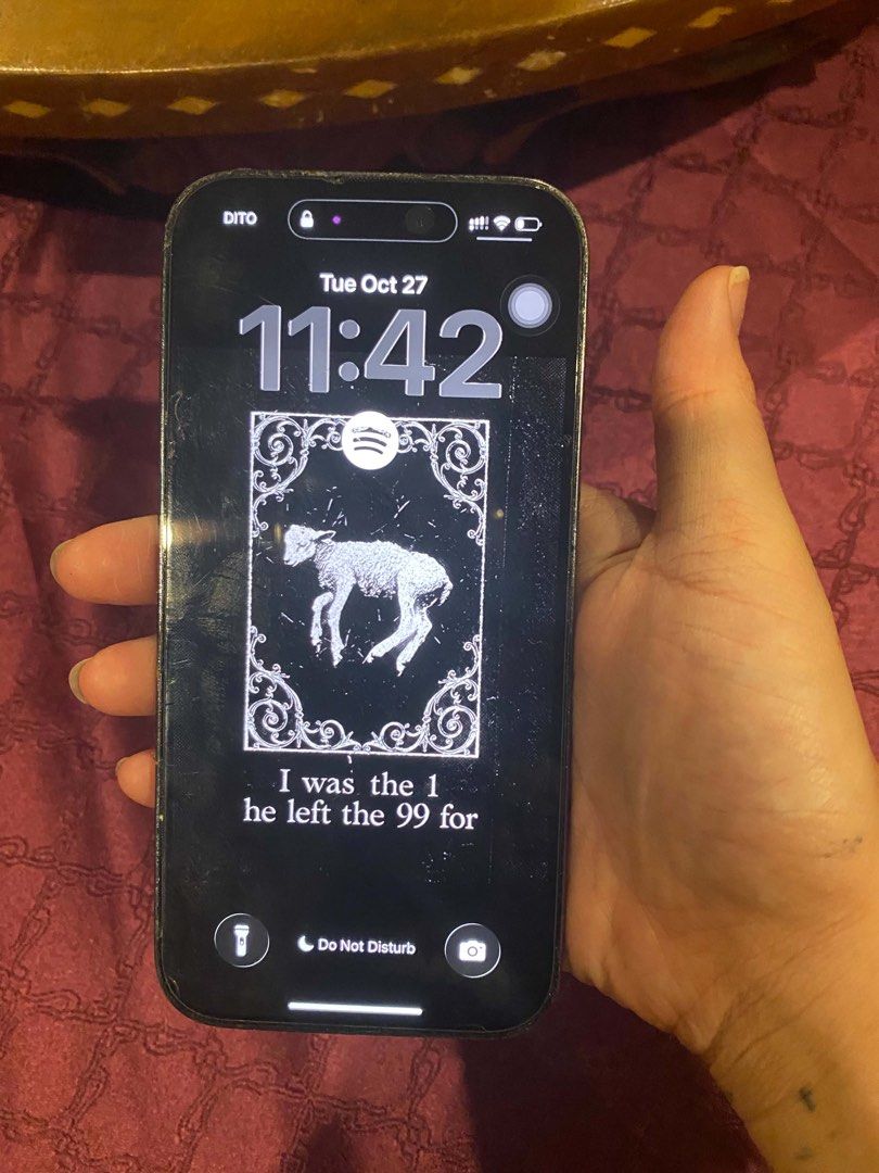 14 pro 128gb (Category: iPhone 14 Series) located in Manila. Submitted by declutterthisandthat (Listing ID 1470652307, Image 2). Description: di pa nabubuksan or napapalitan ng battery openline with box same imei then unit issue: small black spot on the lower left on the screen but does its full performance parin, doesnt affect sa screen smooth pm me for the vids and pics.