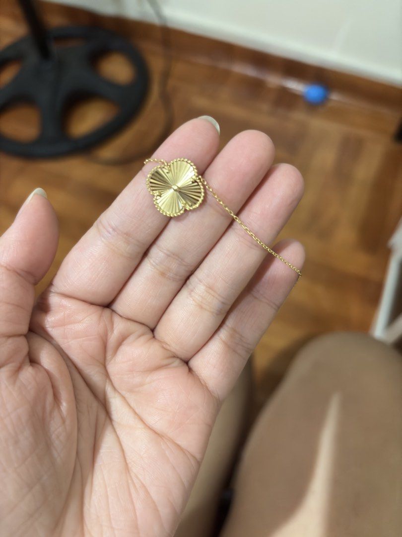 18k Vca Necklace (Category: Necklaces) located in Manila. Submitted by cathyyybelle (Listing ID 1470648464, Image 2). Description: Brand new Rfs: need funds Lbc.