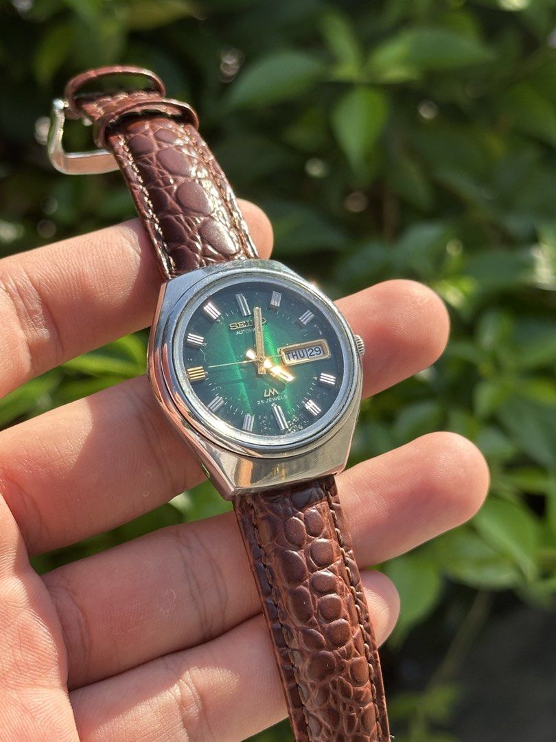1973 Seiko Lordmatic Green Emerald Dial (Category: Men's Watches) located in Pasig City. Submitted by grand.seikolover (Listing ID 1470624321, Image 3). Description: Seiko Lord Matic 5606-2917 25 Jewels Automatic Emerald Green Sunburst Dial – Newly Serviced Price: ₱10,000 (Negotiable) Description: For sale: Vintage Seiko Lord Matic 5606-2917, featuring a striking emerald-green sunburst dial that changes character under different lighting conditio