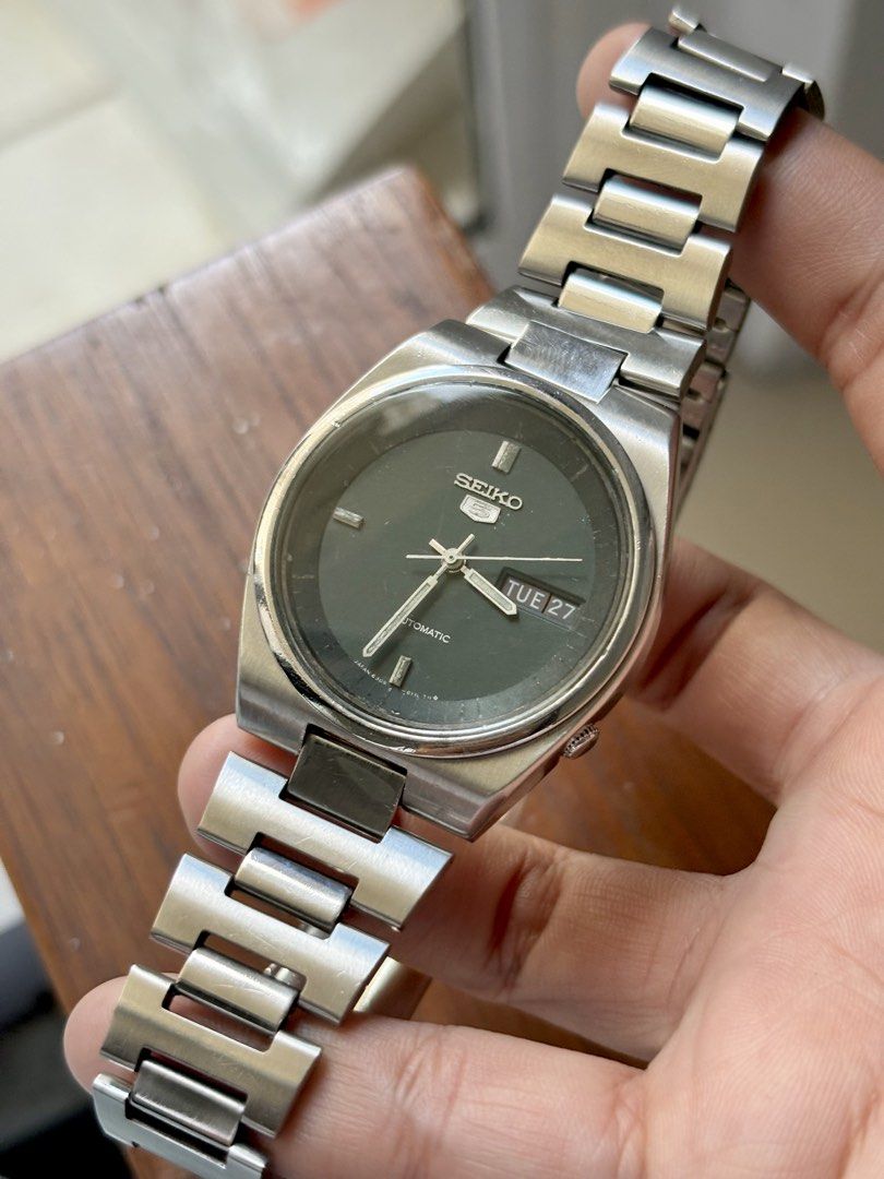 1981 Seiko 5 (Category: Luxury Watches) located in Bulacan. Submitted by whatsonyourwristmnl (Listing ID 1470622996, Image 1). Description: SEIKO 5 AUTOMATIC | REF. 6309-611A Classic vintage Seiko 5 featuring a distinctive dark green dial, day-date display, and stainless steel bracelet. • Case Size: Approx. 37mm (unverified) • Movement: Seiko 6309 automatic • Dial: Dark green • Case & Bracelet: Stainless steel • Functions: Day and date • Birth Ye