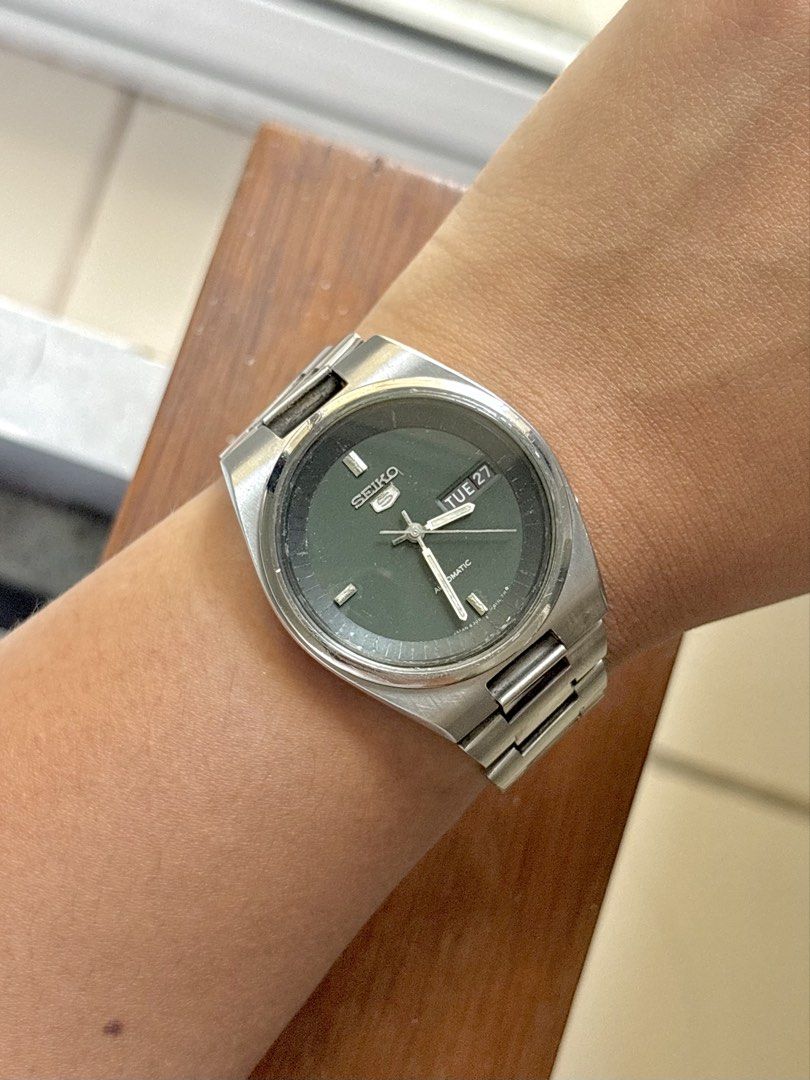 1981 Seiko 5 (Category: Luxury Watches) located in Bulacan. Submitted by whatsonyourwristmnl (Listing ID 1470622996, Image 2). Description: SEIKO 5 AUTOMATIC | REF. 6309-611A Classic vintage Seiko 5 featuring a distinctive dark green dial, day-date display, and stainless steel bracelet. • Case Size: Approx. 37mm (unverified) • Movement: Seiko 6309 automatic • Dial: Dark green • Case & Bracelet: Stainless steel • Functions: Day and date • Birth Ye