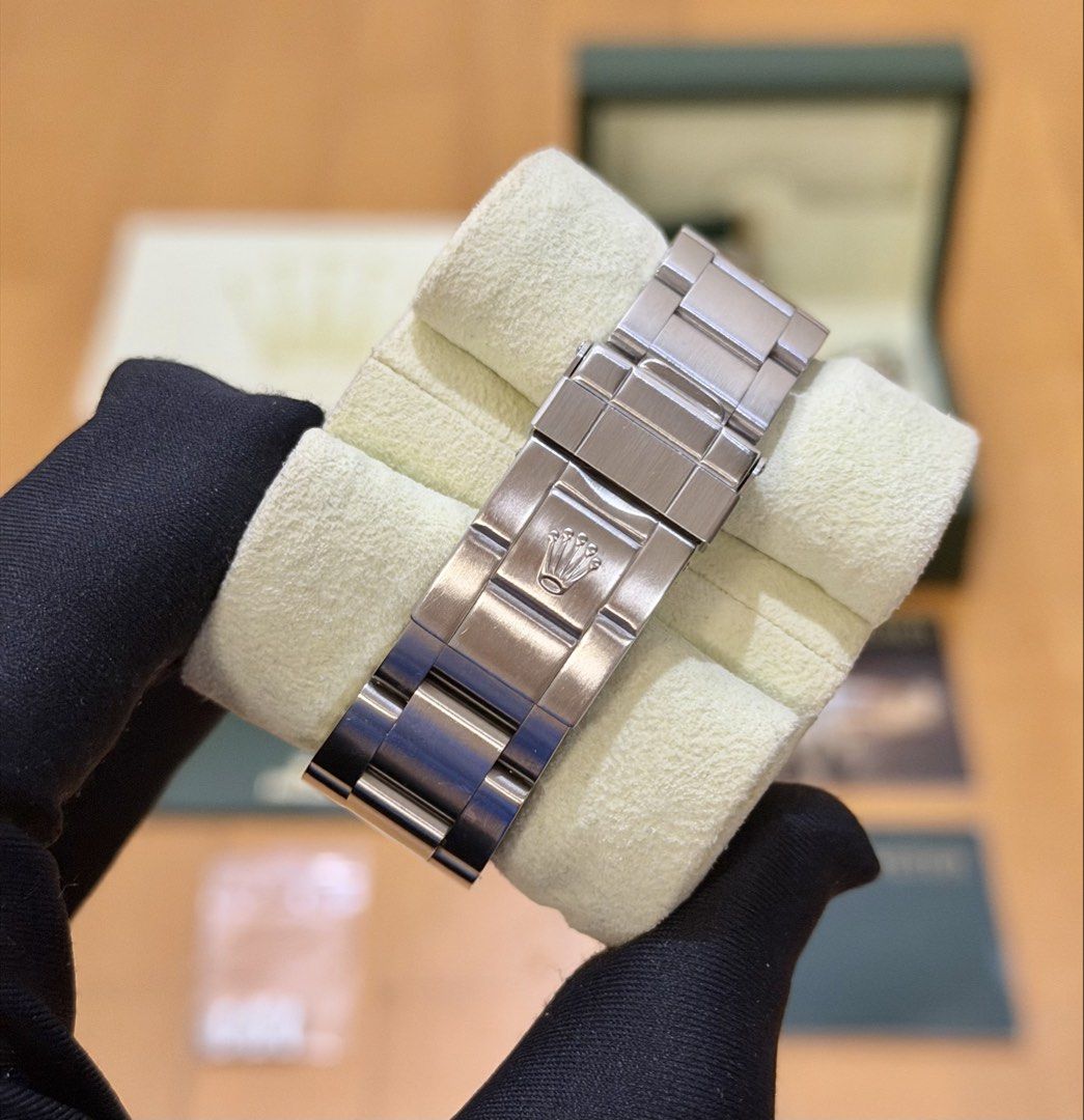 2009 Rolex Explorer 1 114270 (Category: Luxury Watches) located in Makati City. Submitted by timefocusph (Listing ID 1470698201, Image 2). Description: For sale: 2009 Rolex Explorer 1 36mm • Ref. 114270 • 36mm case diameter • Full set- box, card, hang tags, booklets, and complete links • 9/10 condition • with rehaut already Selling this for ₱385,000.00.
