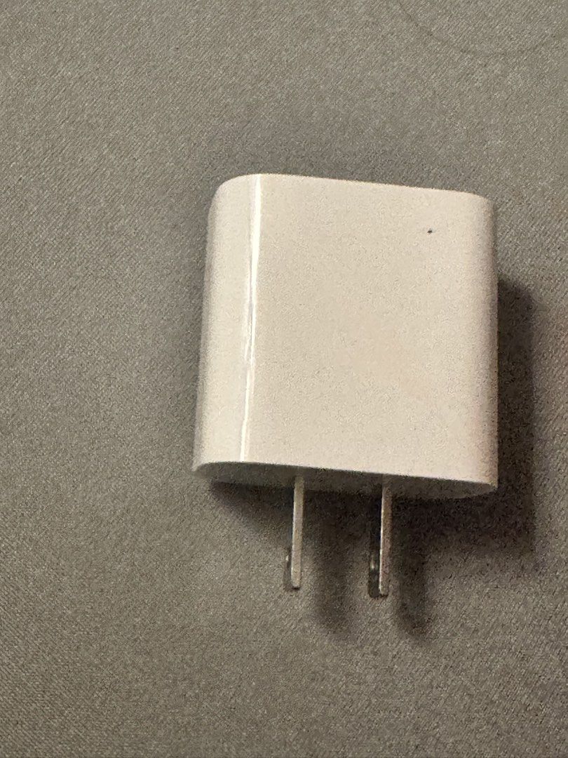 20w apple adapter (Category: Chargers & Cables) located in Manila. Submitted by declutterthisandthat (Listing ID 1470702123, Image 3). Description: wala natapon ko na box pero bago pa to 3 ganto ko kaya bilhin niyo na to.