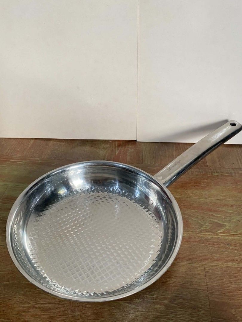 24 cm Edelkochen sts Fry pan (Category: Cookware & Accessories) located in Manila. Submitted by bernadette62551 (Listing ID 1470650579, Image 1). Description: Edelkochen 24cm Gas/Induction In Pristine condition Made in Vietnam.