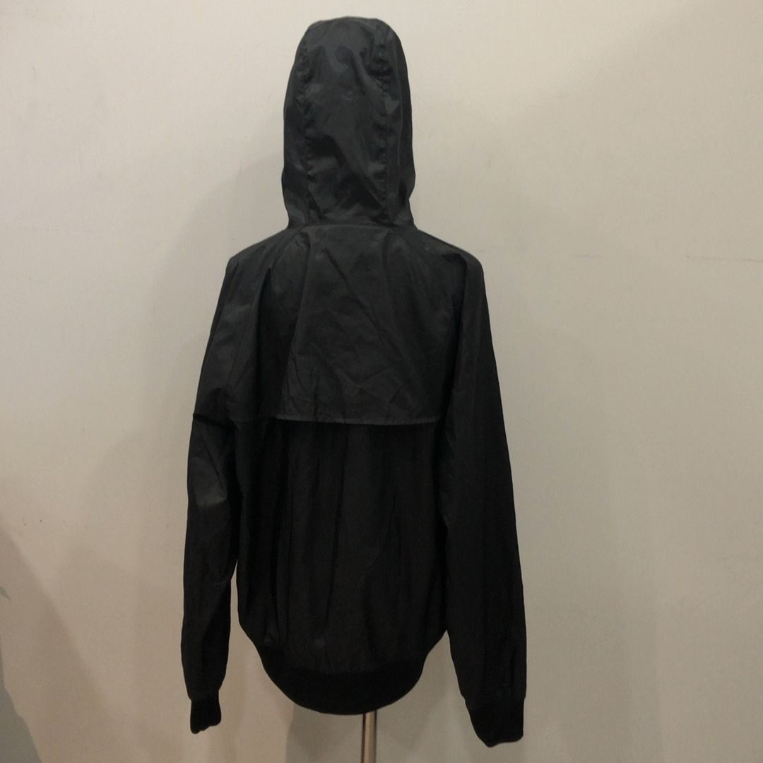 267009749 NIKE CLOTHES COAT WINDBREAKER (Category: Luxury Apparel) located in Taguig. Submitted by ecoring.ph (Listing ID 1470571428, Image 2). Description: ◆CONDITION: B ◆DESCRIPTIONS: (Other defects/info:) The body of the jacket is slightly stained and dirty, and shows signs of use. The zipper of the jacket is scratched and shows signs of use. * SIZE: ◆SHOULDER TO SHOULDER: 15.5inches. (approximately only) ◆BUST: 51inches. (approximately only) 